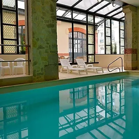 Castel Jeanson Hotel 3*