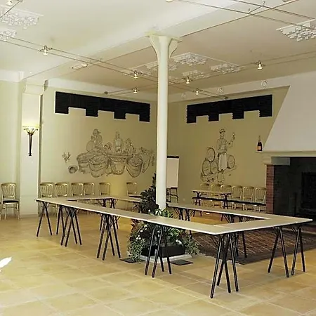 Castel Jeanson Hotel