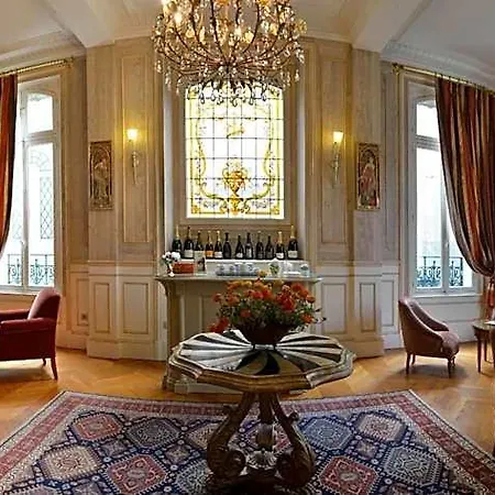 Castel Jeanson Hotel 3*