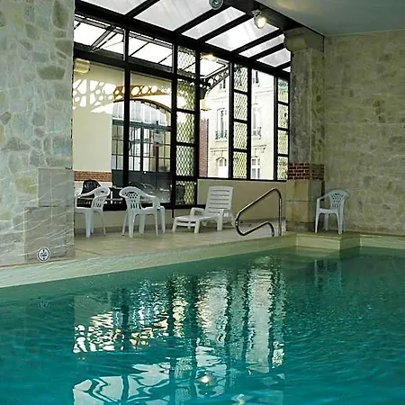 Castel Jeanson Hotel