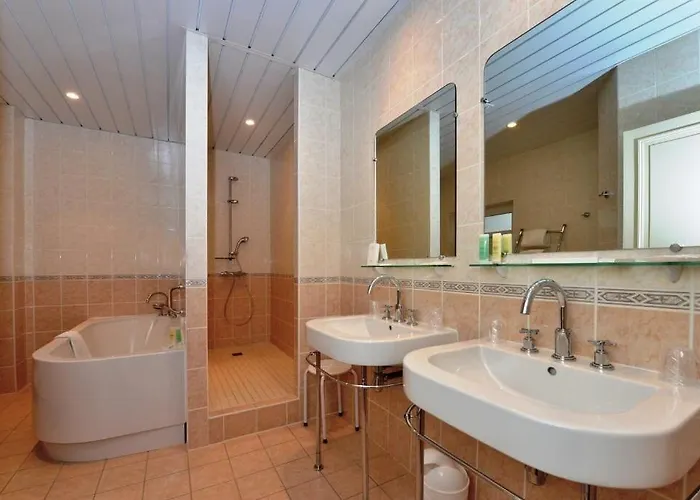 Castel Jeanson Hotel